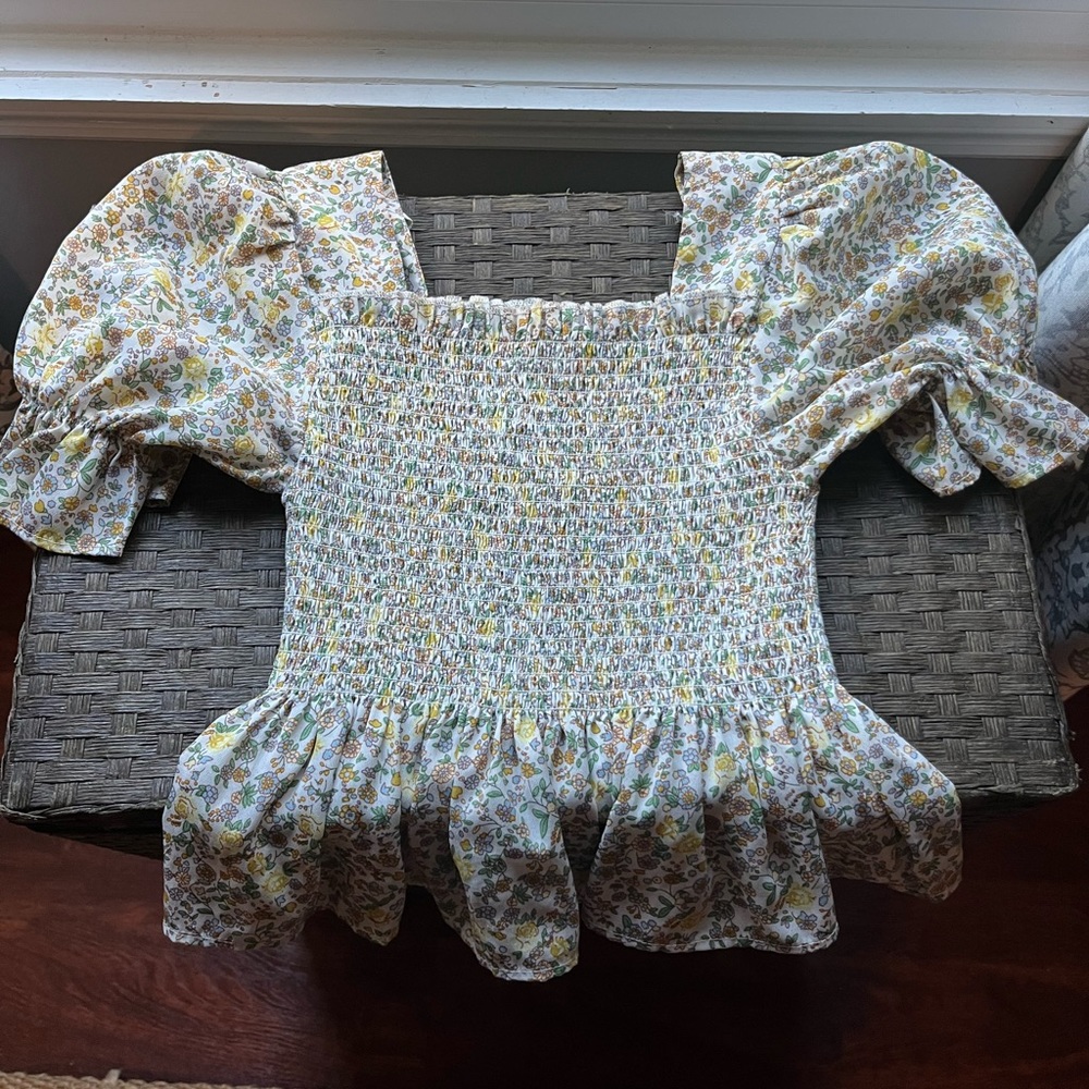 70f/21c yellow floral top size M